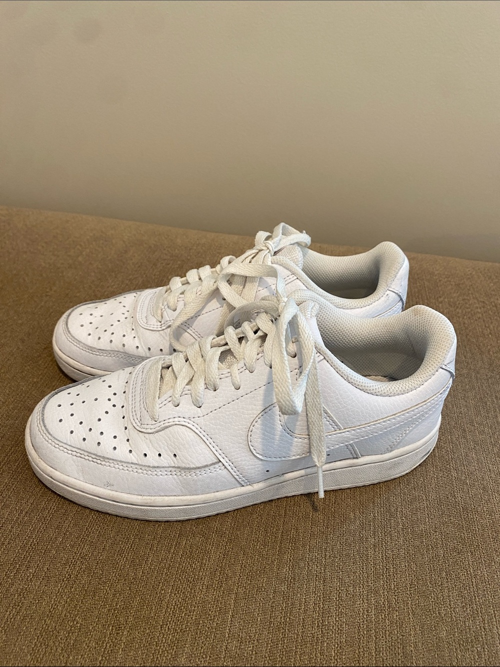 Nike White Women's Low-Top Lace-Up Sneakers